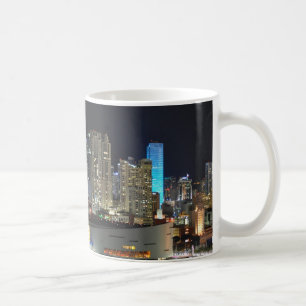 Taza de café céntrica del paisaje urbano de Miam