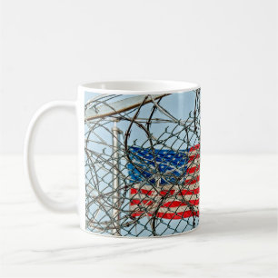 Taza De Café Cerca y bandera de la prisión