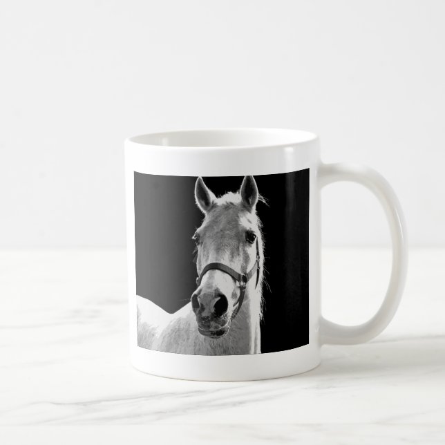 Taza De Café Cerco del caballo blanco negro en la noche (Derecha)
