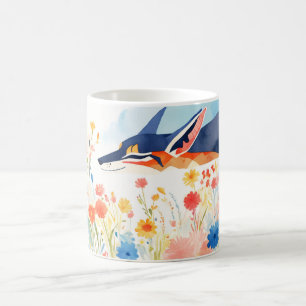 Taza De Café Chacal caprichoso en jardín de flores en flor