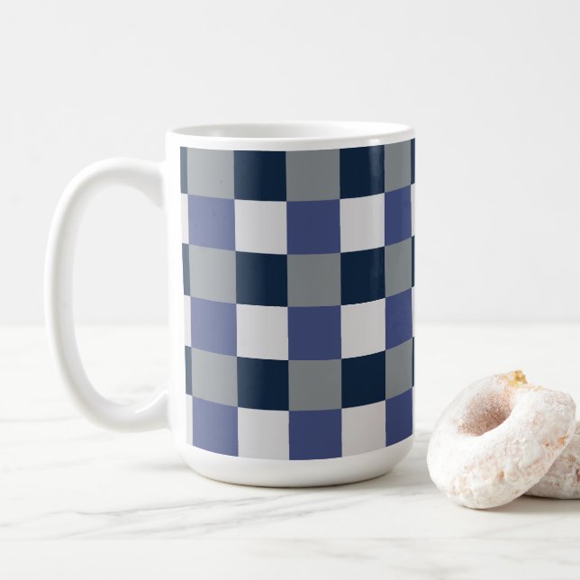 Taza De Café Cheques de tablero blanco gris azul de la marina (Con donut)