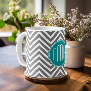 Taza De Café Chevrones de Carbón Teal con Monograma Personaliza