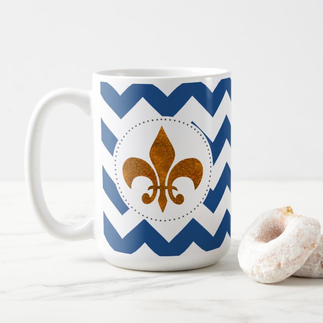 Taza De Café Chevrons blancos Gold Fleur de Lis Mug (Con donut)