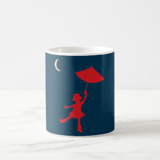Taza De Café Chica bailando con su paraguas