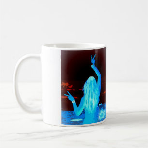 Taza De Café chica hippie azul ondeando señales de paz