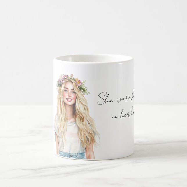 Taza De Café Chica rubia flores en su pelo (Centro)
