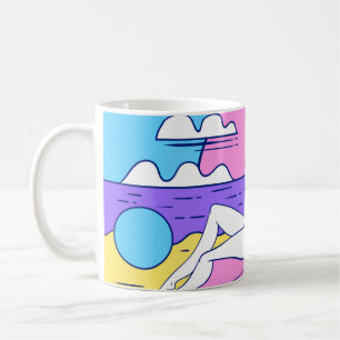 Taza De Café chica toma el sol en la playa con un cóctel en la
