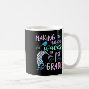 Taza De Café chicas de 1º grado se burlan de la sirena de niños