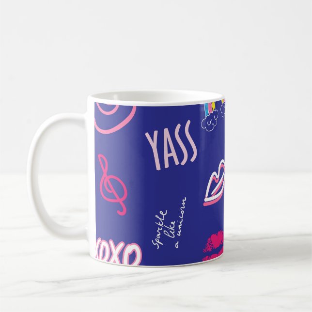 Taza De Café chicas diseñan un patrón sin fisuras con eslogan.  (Izquierda)