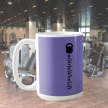 chicas que levantan Kettlebell Mug