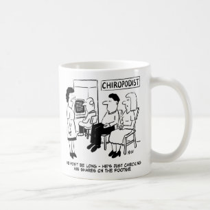 Taza De Café Chiropodist está comprobando las acciones en el es