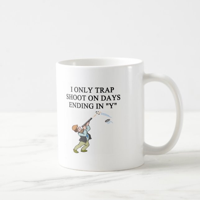 Taza De Café Chiste del tiroteo de TRAMPA (Derecha)
