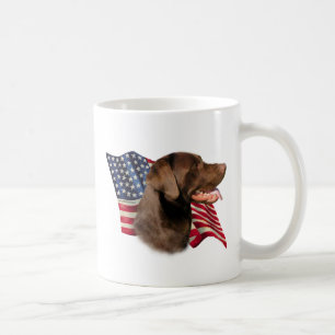 Taza De Café Chocolate Labrador recuperar bandera estadounidens