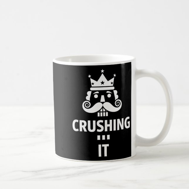Taza De Café Christmas Crushing It Nutcracker - Funny Retro Ugl (Derecha)