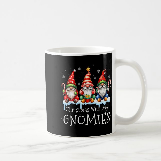 Taza De Café Christmas With My Gnomies Buffalo Plaid Gnome Fami (Derecha)