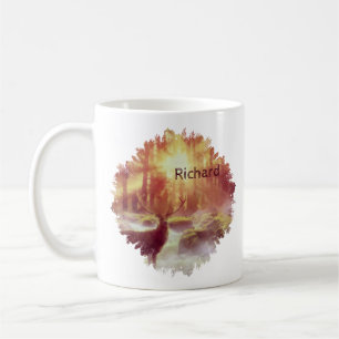 Taza De Café Ciervo en bosque brumoso al amanecer dorado