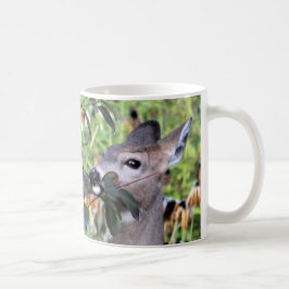 Taza De Café Ciervos en los jardines después del Frost