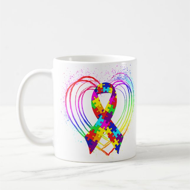 Taza De Café Cinta de autismo en el corazón: (Izquierda)