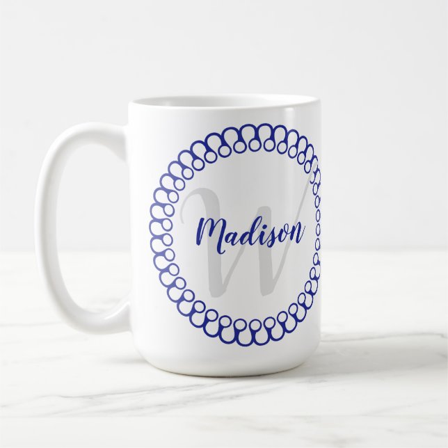 Taza De Café Círculo azul decorativo Personalizar Monograma Mug (Izquierda)