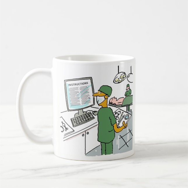 Taza De Café Cirujano asiático verifica las instrucciones antes (Izquierda)