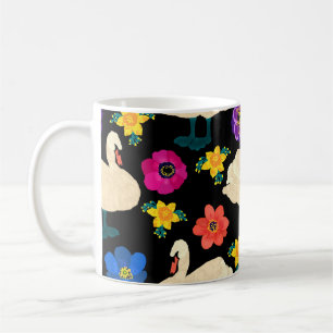 Taza De Café Cisnes, flores, fondo negro dibujado a mano.
