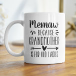 Taza De Café Cita de la abuela Funny Memaw<br><div class="desc">Un regalo perfecto para una abuela que odia ser llamada abuela, esta linda y graciosa taza de Memaw muestra el dicho "Memaw - porque la abuela es para las ancianas" con letras negras. Un regalo único y humorístico del Día de la Madre o Día de los Abuelos para uno de...</div>