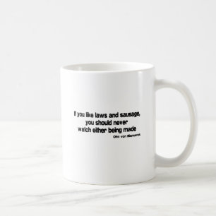 Taza De Café Cita de las leyes y de la salchicha