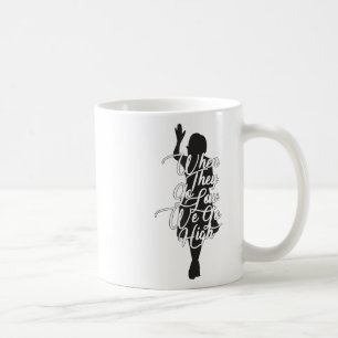Taza De Café Cita de Michelle Obama - Cuando bajan, subimos