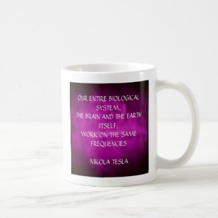 Taza De Café Cita de Tesla sobre púrpura