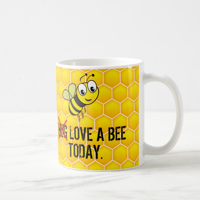 Taza De Café Cita divertida abraza/ama a abeja hoy (Derecha)