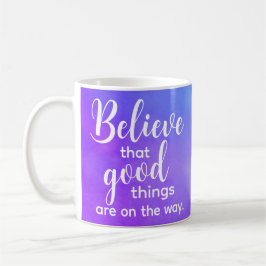 Taza De Café Cita inspiradora cree buena acuarela púrpura