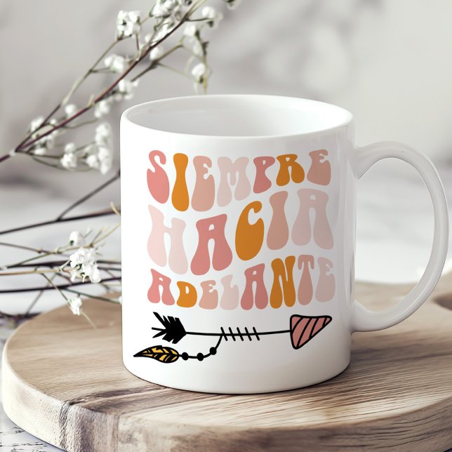Taza De Café Cita Inspiradora "Siempre hacia adelante" ("Siempre Hacia Adelante" Inspirational Quote Coffee Mug on a sunny neutral boho kitchen table.)
