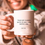 Taza De Café cita personalizado - crea tu propio texto negro<br><div class="desc">Crea tu propia taza de café personalizada con el texto de tu elección! Podría ser una cita motivacional, letras de canciones o verso de la biblia - cualquier cosa que se pueda imaginar. ¿Qué podría hacer un regalo más único para los amigos y la familia?</div>