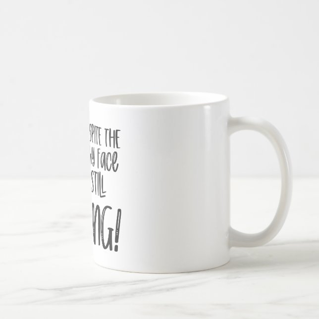 Taza De Café Cita sarcástica - Todavía hablas (Derecha)