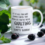 Taza De Café Cita sobre problemas divertidos para el café de Qu<br><div class="desc">Cita graciosa con la que todos los edredones se pueden relacionar acerca del tejido con un cubo vacío y no se dan cuenta hasta que sea demasiado tarde.</div>