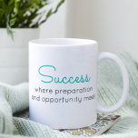 Taza De Café Citas motivacionales para decir éxitos<br><div class="desc">Este diseño moderno muestra el texto "Éxito donde se encuentran la preparación y la oportunidad" en la tipografía moderna #éxito #jefe #girlpatrón #bossbabe #emprendedor #positivo #motivacional #inspirar #inspirador</div>
