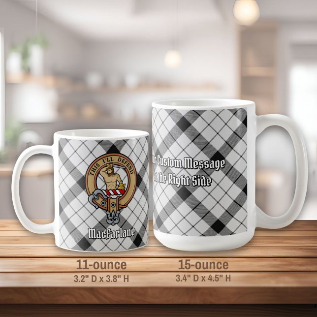 Taza De Café Clan MacFarlane Escudo sobre el tartán blanco y ne (Subido por el creador)