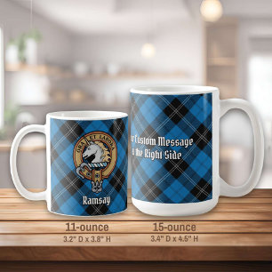 Taza De Café Clan Ramsay Escudo por la caza azul Tartán