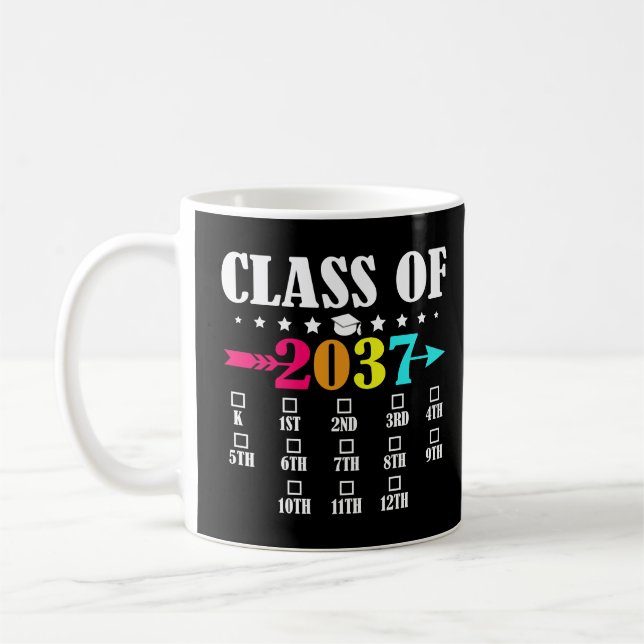 Taza De Café Clase De 2037 Graduación De 12º Grado En El Jardín (Izquierda)