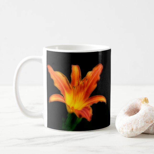Taza De Café Classic ceramic mug with lily design (Con donut)