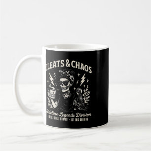 Taza De Café Cleats And Chaos Skeleton Mamá de Fútbol Divertido