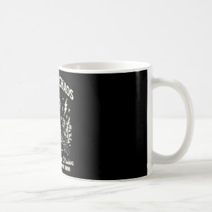 Taza De Café Cleats And Chaos Skeleton Mamá de Fútbol Divertido