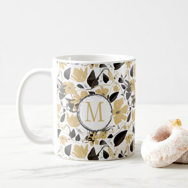 Taza De Café Clematis Vine Elegant Flores Amarillas (Clematis Vine Elegant Yellow Flowers Coffee Mug from Studio Posies. )