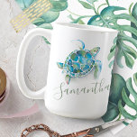 Taza De Café Coastal Blue and Green Sea Turtle Personalized<br><div class="desc">Add tropical island style to your home with my beach themed personalized mug featuring a replica of my original hand painted watercolor sea turtle and monstera palm leaves in shades of blue, green and turquoise. Your name is set in hand lettered script typography. Makes a perfect holiday turtle gift under...</div>