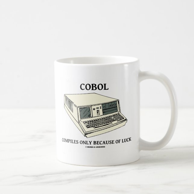 Taza De Café COBOL compila solamente debido a suerte (Derecha)