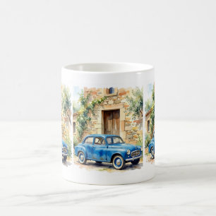 Taza De Café Coche Antiguo junto a una Cabaña de Piedra