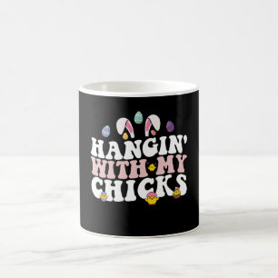 Taza De Café Colgando con mis pollitas conejo de Pascua retro g