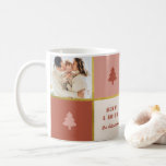 Taza De Café Collage de fotos Pastel & Gold Christmas Tree 3<br><div class="desc">Sip en estilo esta temporada navideña con nuestro Merry y Bright Mug. Un delicioso collage de 3 fotos acompañado de la frase festiva "Merry and Bright" en tonos pastel bordeado por tiras doradas. Hazlo verdaderamente tuyo añadiendo tu nombre. Bebidas cálidas,  recuerdos agradables y espíritu vacacional esperan.</div>