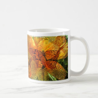Taza De Café Collage de oro de la mariposa y del lirio