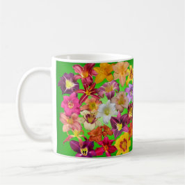Taza De Café Collage del Daylily en verde